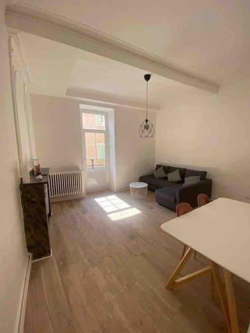 Appartement De Charme Au Coeur Du Centre Ville . 미요 외부 사진